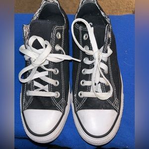 Women’s black converse low tops